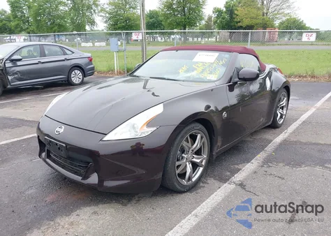 2010 Nissan 370Z Touring z USA, uszkodzony, nr VIN JN1AZ4FH1AM303591